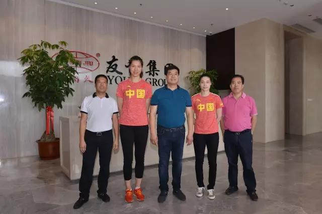 融籍女排奥运冠军，徐云丽、林莉到访南宫体育集团总部